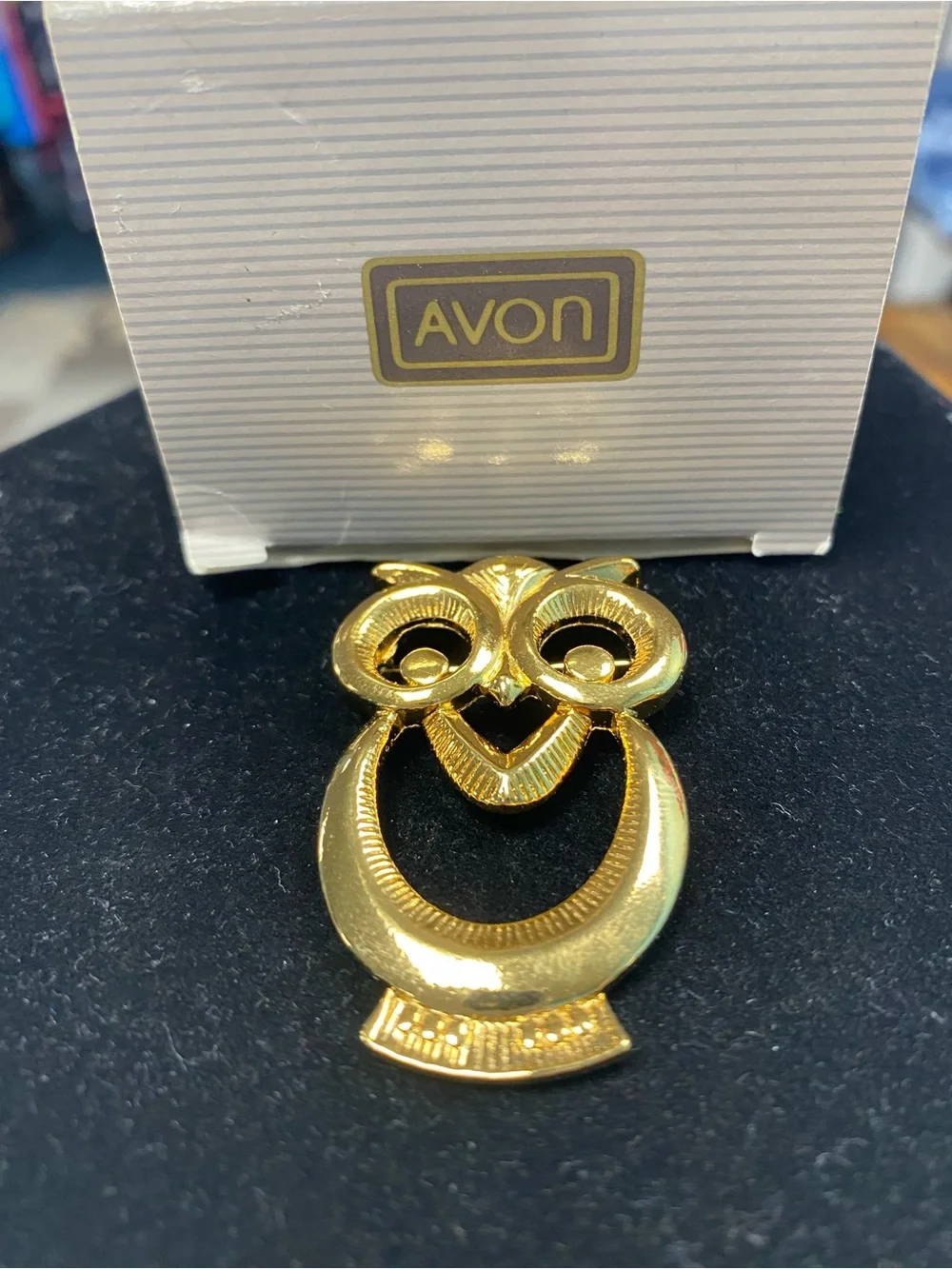 Vintage Avon Shiny Gold toned Owl Pin Brooch